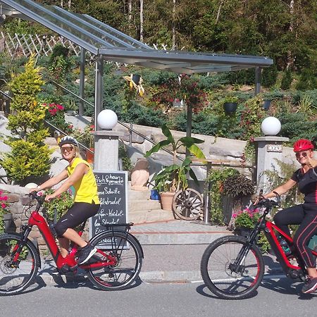 Gasthof Klug Zum Ehrensepp Modriach Bagian luar foto