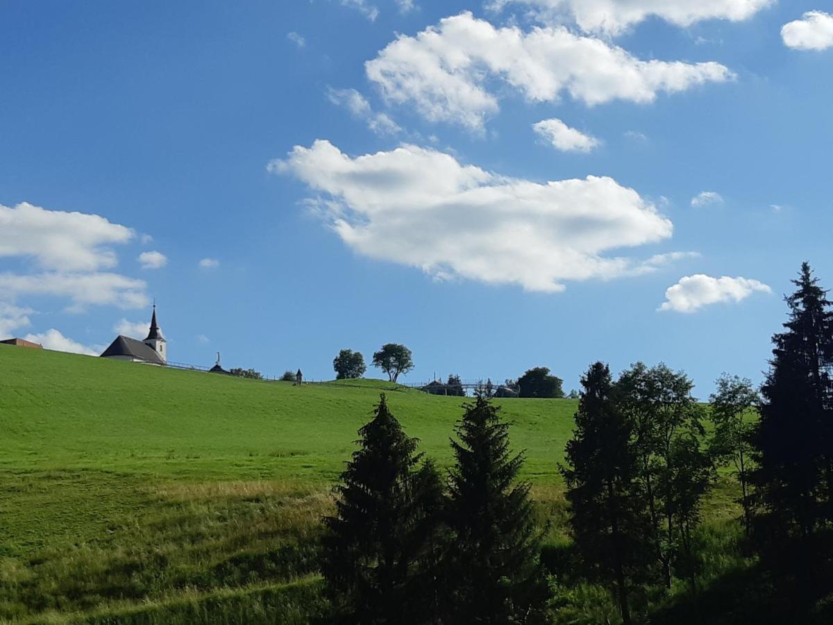 Gasthof Klug Zum Ehrensepp Modriach Bagian luar foto