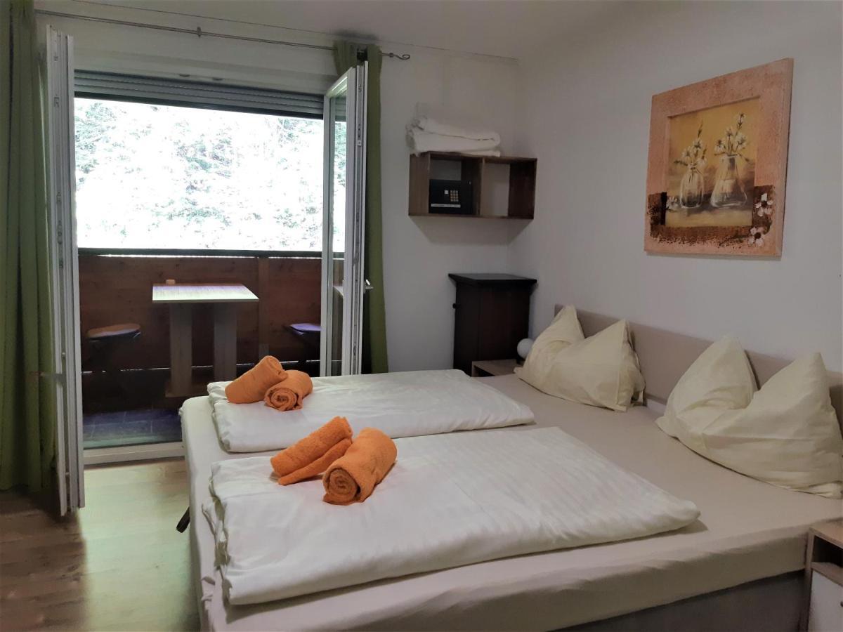 Gasthof Klug Zum Ehrensepp Modriach Bagian luar foto