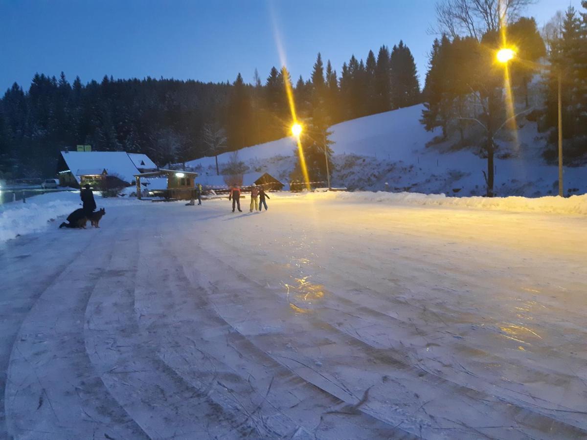 Gasthof Klug Zum Ehrensepp Modriach Bagian luar foto