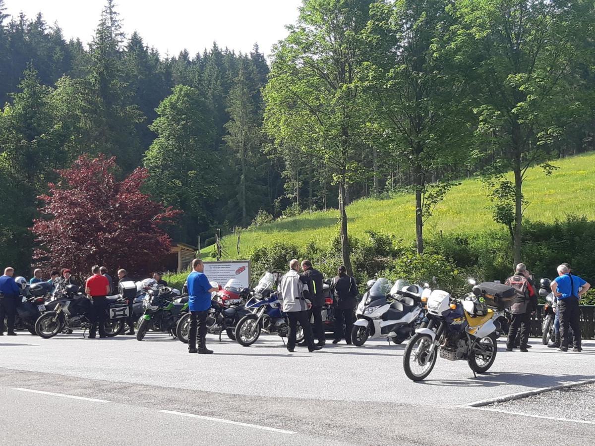 Gasthof Klug Zum Ehrensepp Modriach Bagian luar foto