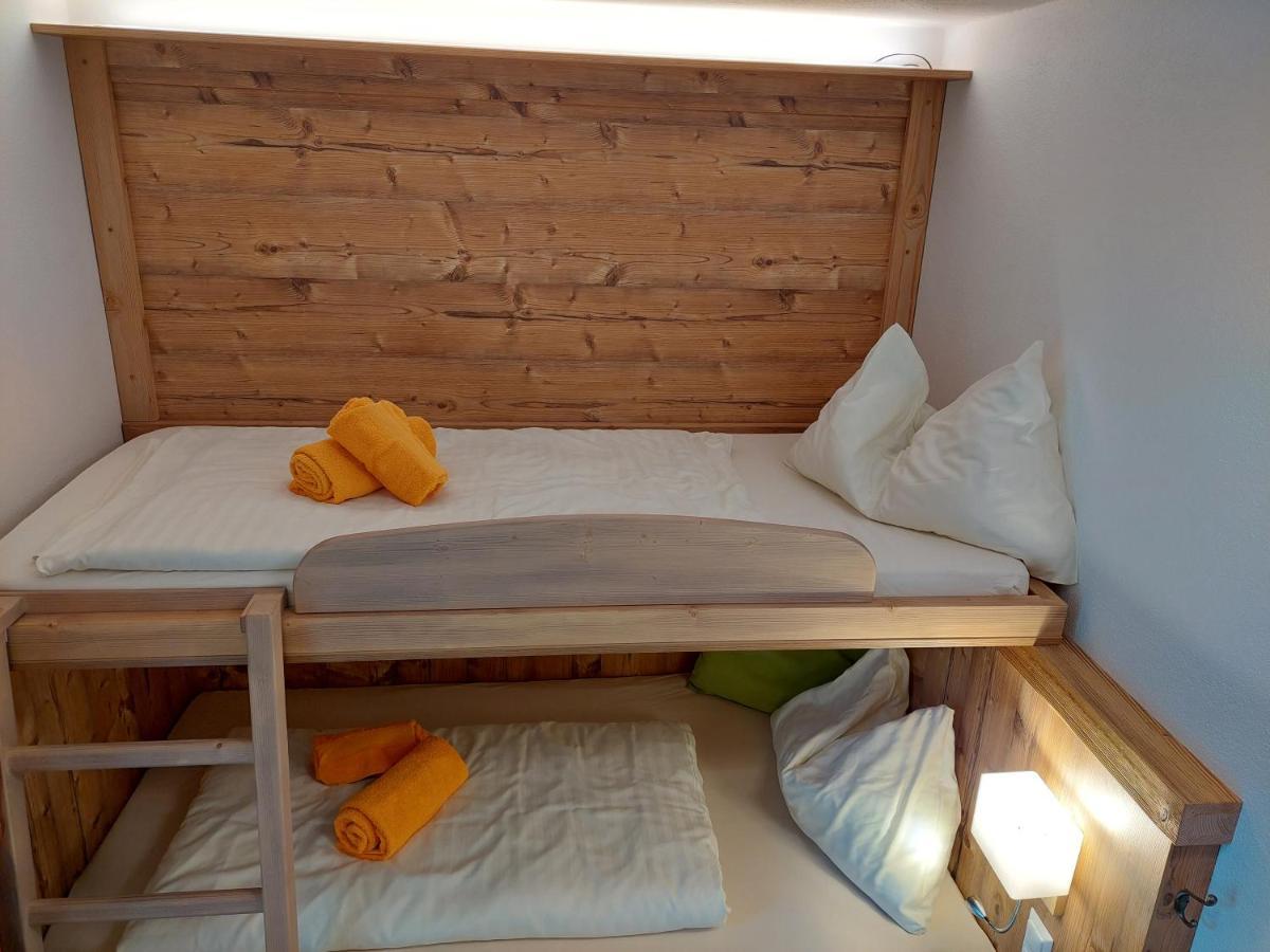 Gasthof Klug Zum Ehrensepp Modriach Bagian luar foto