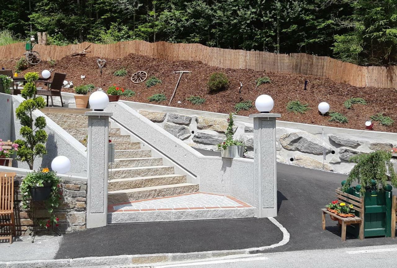 Gasthof Klug Zum Ehrensepp Modriach Bagian luar foto